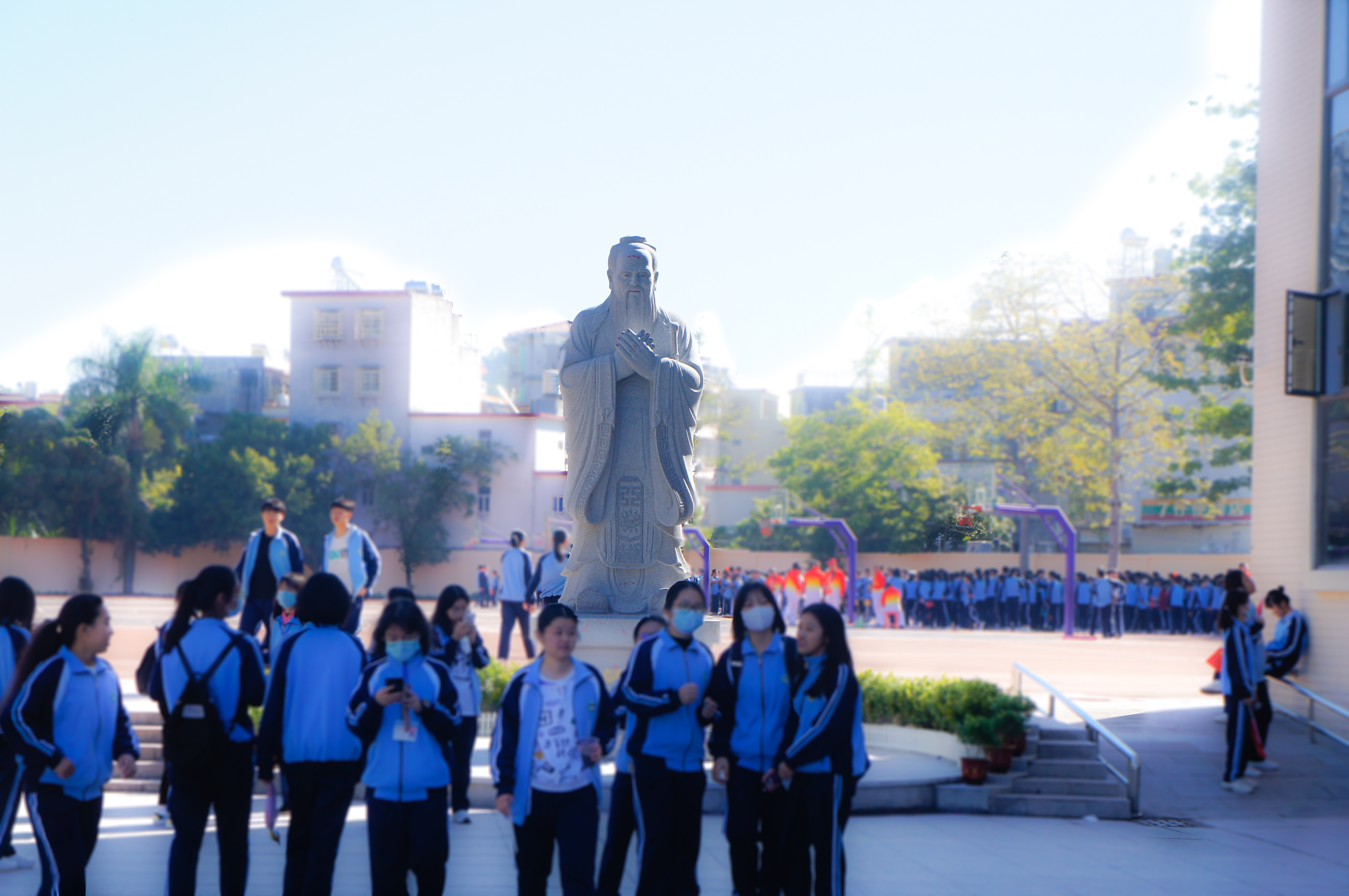 河中的新孔子像(没拍到老师们的宣誓画面)